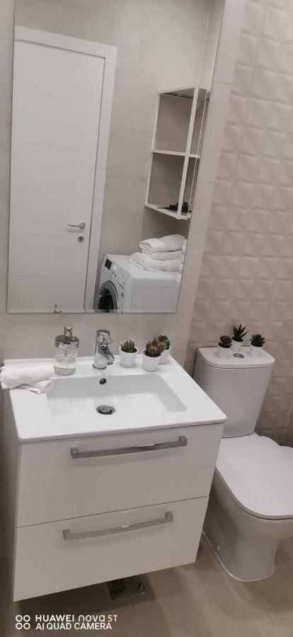 Ferienwohnung Mia!! Self Check-In!! Bukarest Exterior foto