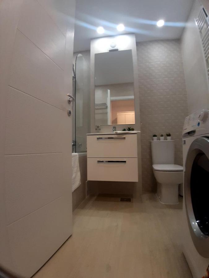 Ferienwohnung Mia!! Self Check-In!! Bukarest Exterior foto