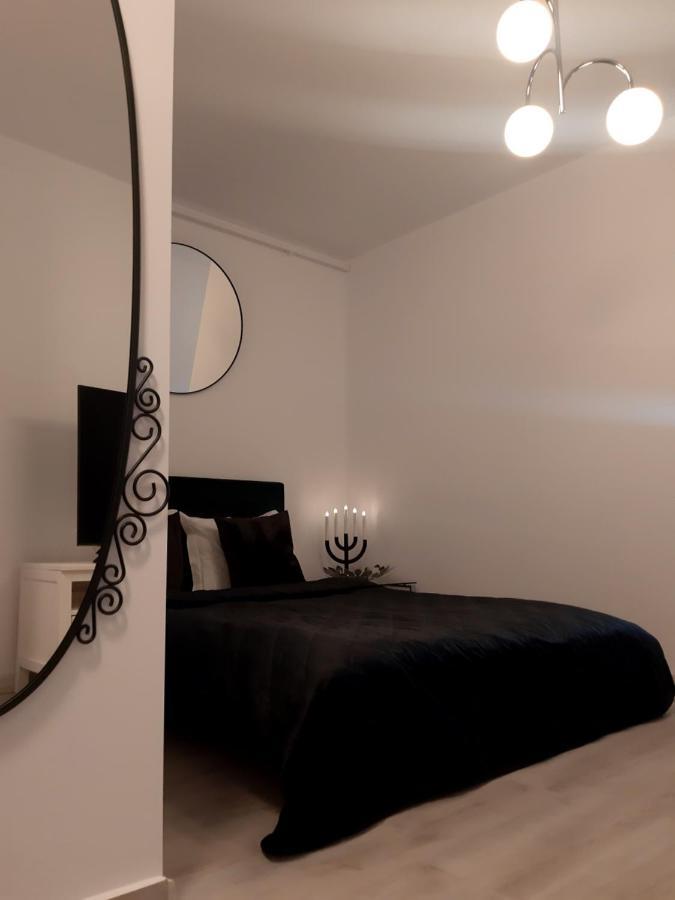 Ferienwohnung Mia!! Self Check-In!! Bukarest Exterior foto